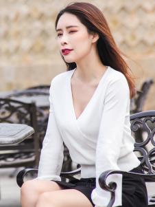ANOTHER ONE女装白色上衣