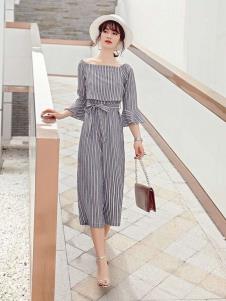 2019碧成萱女装条纹套装