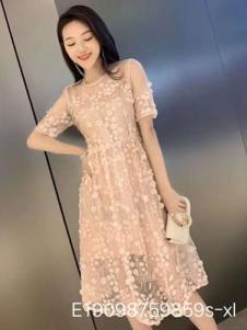 雨珊女装粉色连衣裙